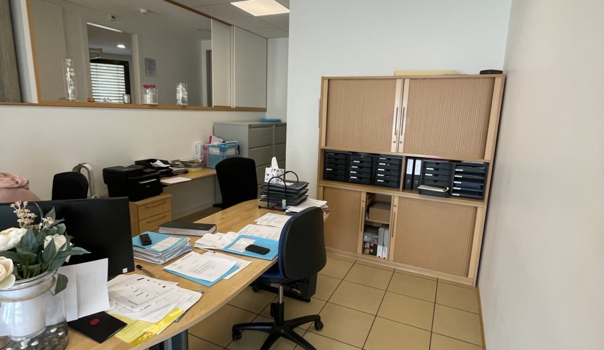 Desk_2