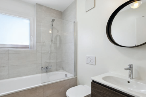 salle de bains attenante à la chambre